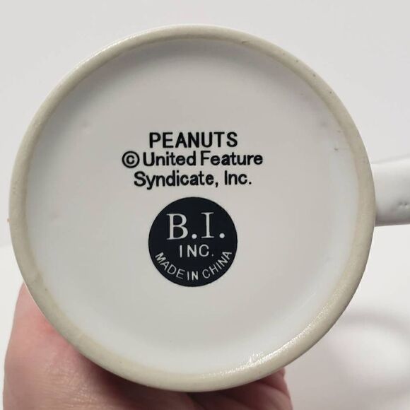 ‎Vintage Red Snoopy Woodstock Gift Giving Holiday Coffee Mug - Picture 5 of 8